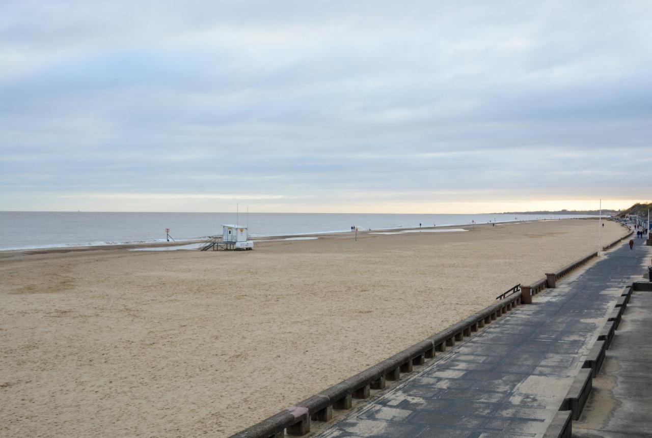 Sea Views Stunning 2 Bedroom Apartment # Lowestoft Exterior foto