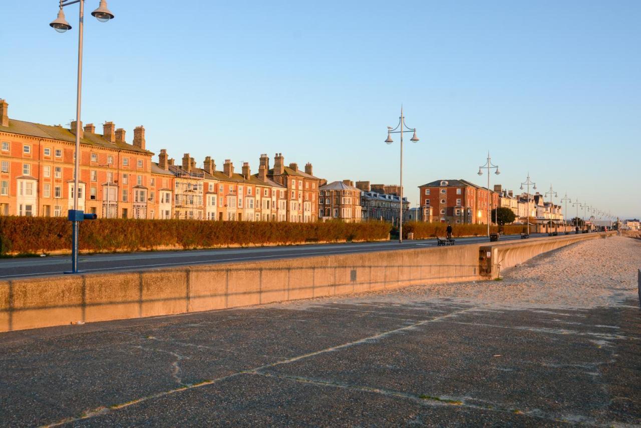 Sea Views Stunning 2 Bedroom Apartment # Lowestoft Exterior foto
