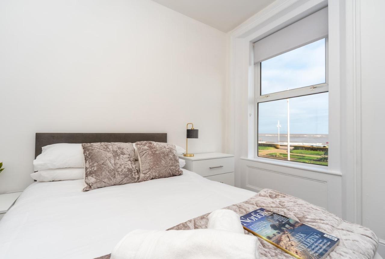 Sea Views Stunning 2 Bedroom Apartment # Lowestoft Exterior foto
