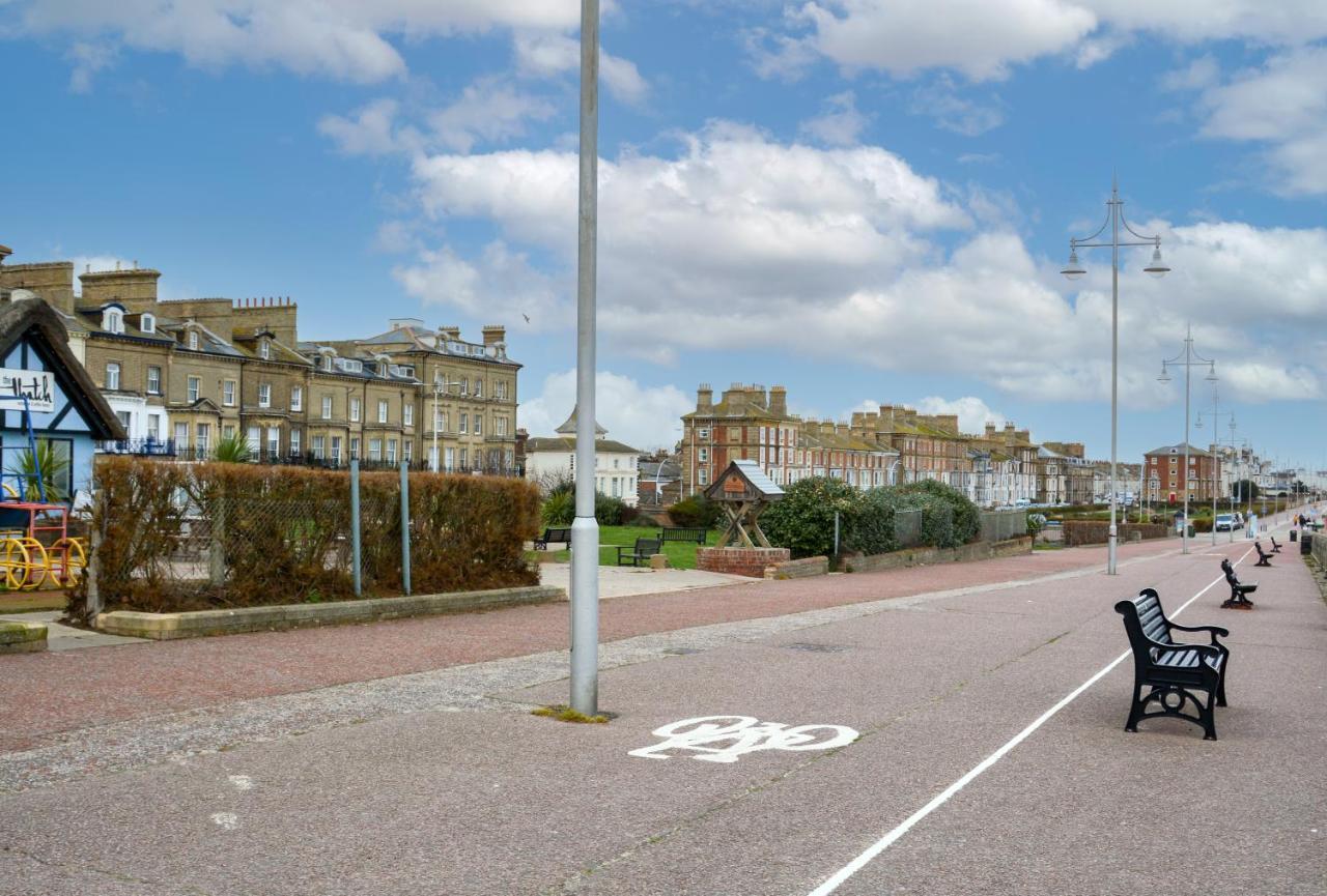 Sea Views Stunning 2 Bedroom Apartment # Lowestoft Exterior foto